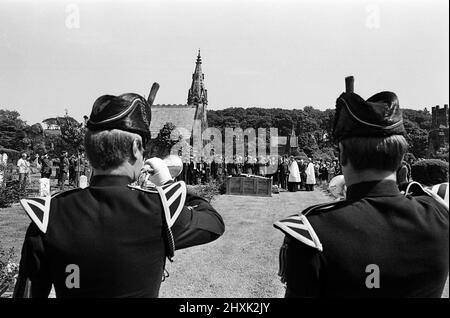 Les funérailles du soldat Richard Turnbull, de Guisborough. Richard a été tué le 29th juin 1977, alors qu'il était au service du bataillon d'infanterie légère de 3rd en Irlande du Nord. Les funérailles ont eu lieu à Guisborough. 6th juillet 1977 Banque D'Images