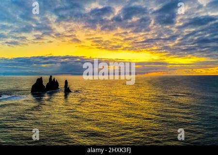 Incroyable lever de soleil aérien dans le sud de l'Islande Banque D'Images