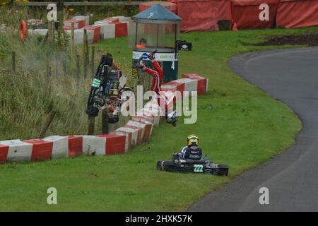 Casper Stevenson accident spectaculaire de kart, Casper a été très secoué mais autrement pas blessé. Banque D'Images