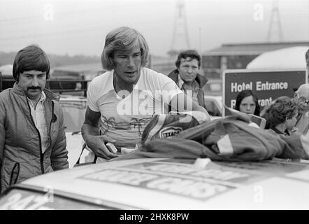 James Hunt, pilote de courses automobiles, il participe actuellement au Texaco car Rally, en photo le 1st août 1976. Banque D'Images