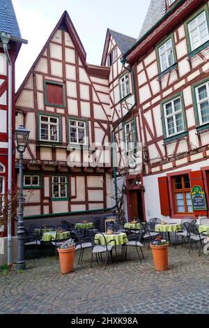 Maisons pittoresques à pans de bois de la ville de Bacharach sur le Rhin ou le Rhin en Allemagne (haute vallée du Rhin moyen à Bacharach en Rhénanie-Palatinat) Banque D'Images