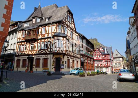 Maisons pittoresques à pans de bois de la ville de Bacharach sur le Rhin ou le Rhin en Allemagne (haute vallée du Rhin moyen à Bacharach en Rhénanie-Palatinat) Banque D'Images