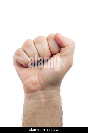 La main d'un homme clenche un poing, un protestant qui a soulevé son poing. Isolé sur un arrière-plan blanc avec un contour d'écrêtage Banque D'Images