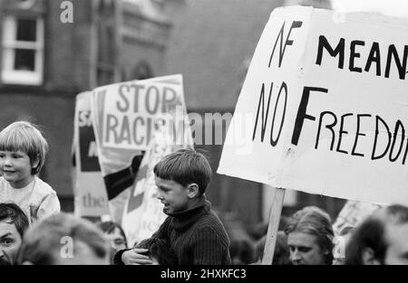 Bataille de Lewisham, sud de Londres, samedi 13th août 1977. Le rassemblement du Front national de New Cross à Lewisham est perturbé par des contre-manifestations et conduit à des affrontements violents avec les policiers et les manifestants anti-racisme. Banque D'Images