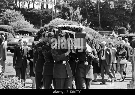 Les funérailles du soldat Richard Turnbull, de Guisborough. Richard a été tué le 29th juin 1977, alors qu'il était au service du bataillon d'infanterie légère de 3rd en Irlande du Nord. Les funérailles ont eu lieu à Guisborough. 6th juillet 1977 Banque D'Images