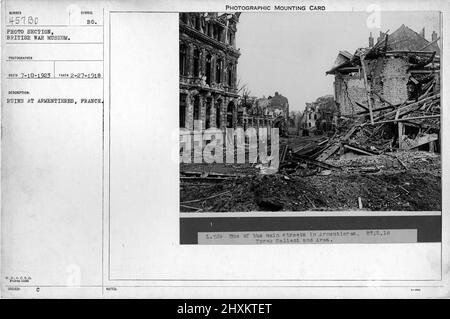 Ruines à Armentières, France; 2/27/1918. Collection de photographies de la première Guerre mondiale, 1914-1918 qui décrivent les activités militaires des forces armées et du personnel britanniques et d'autres nations pendant la première Guerre mondiale Banque D'Images