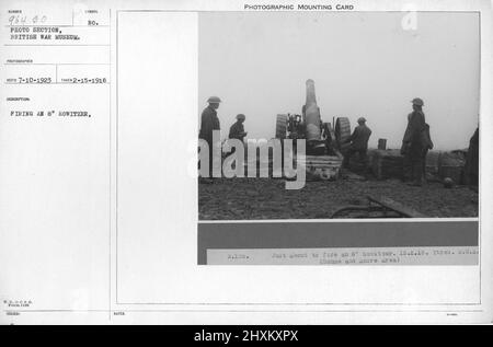 Tirer un Howitzer de 8'. 2-15-1918. Collection de photographies de la première Guerre mondiale, 1914-1918 qui décrivent les activités militaires des forces armées et du personnel britanniques et d'autres nations pendant la première Guerre mondiale Banque D'Images