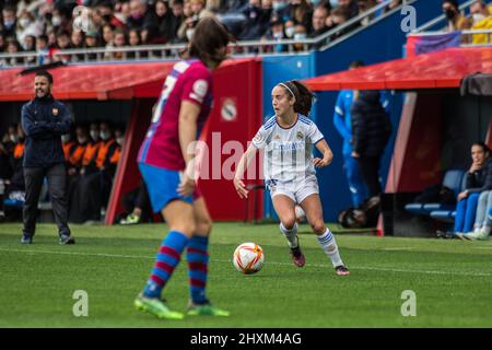 Barcelone, Catalogne. 13th mars 2022. MaiteÂ Oroz (R) du Real Madrid en action pendant le match Primera Iberdrola entre le FC Barcelona Femeni et le Real Madrid Femenino au stade Johan Cruyff.final score; FC Barcelona Femeni 5:0 Real Madrid Femenino (Credit image: © Thiago Prudencio/DAX via ZUMA Press Wire) Banque D'Images