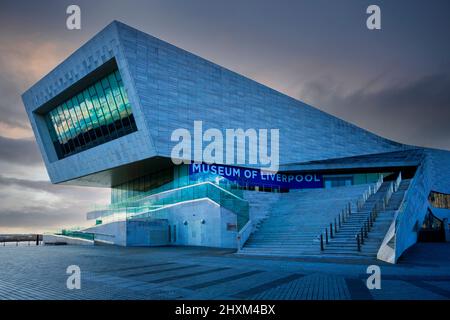 Le musée de Liverpool vu au crépuscule Banque D'Images