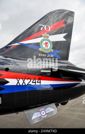 RAF exposition solo BAE Hawk avion de Juliette Fleming, pilote d'exposition solo en 2011. Première femme pilote d'exposition solo de la Royal Air Force. anniversaire de 70th Banque D'Images