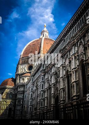 La cathédrale de Florence, officiellement la cathédrale de Santa Maria del Fiore, est la cathédrale de Florence, en Italie. Il a été commencé en 1296 dans le style gothique. Banque D'Images