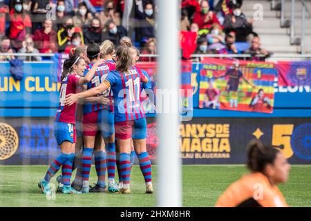 Barcelone, Catalogne. 13th mars 2022. Les joueurs du FC Barcelone célèbrent un but lors du match Primera Iberdrola entre le FC Barcelona Femeni et le Real Madrid Femenino au stade Johan Cruyff.score final; FC Barcelona Femeni 5:0 Real Madrid Femenino (Credit image: © Thiago Prudencio/DAX via ZUMA Press Wire) Banque D'Images