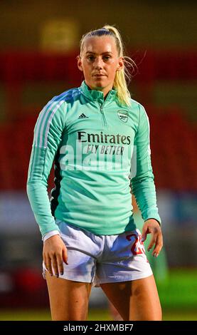 Crawley, Royaume-Uni. 13th mars 2022. Stina Blackstenius se réchauffe avant le match de Super League féminin de la FA entre Brighton & Hove Albion Women et Arsenal au People's Pension Stadium, le 13th 2022 mars à Crawley, au Royaume-Uni. (Photo de Jeff Mood/phcimages.com) Credit: PHC Images/Alamy Live News Banque D'Images