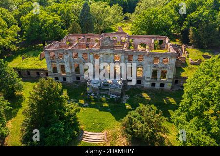 Photo aérienne des ruines du château de Széchényi-Wenckheim Banque D'Images