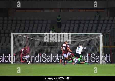 Turin, Italie. 13th mars 2022. Alexis Sanchez (FC Internazionale) marque le but au cours de Turin FC vs Inter - FC Internazionale, football italien série A match à Turin, Italie, Mars 13 2022 crédit: Independent photo Agency/Alay Live News Banque D'Images