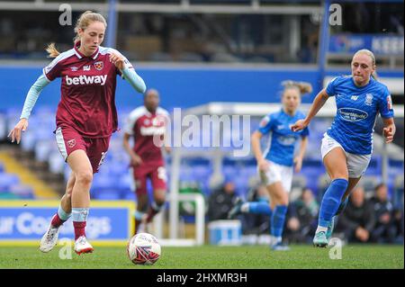 Birmingham, Royaume-Uni. 13th mars 2022. Lucy Parker ( 15West Ham United ) sur le ballon et#XA;&#XA;pendant le match de la Super League Womens entre Birmingham City et amp; West Ham au St Andrews Stadium à Birmingham, Angleterre Karl W Newton/Sports Press photos SPP crédit: SPP Sport Press photo. /Alamy Live News Banque D'Images