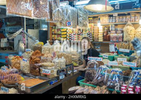 Scène urbaine de Chatchai marché couvert à Hua Hin. Hua Hin est l'une des destinations de voyage les plus populaires en Thaïlande. Banque D'Images