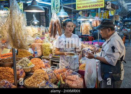 Scène urbaine de Chatchai marché couvert à Hua Hin. Hua Hin est l'une des destinations de voyage les plus populaires en Thaïlande. Banque D'Images