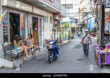 Boutique de massage à Hua Hin. C'est un vieux village de pêcheurs qui est devenu l'une des destinations de voyage les plus populaires en Thaïlande. Banque D'Images