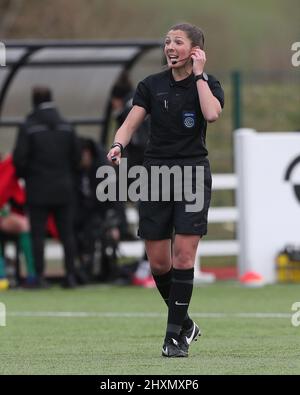 DURHAM, ROYAUME-UNI. MAR 13th Referee Melissa Burgin lors du match de championnat féminin FA entre Durham Women FC et Coventry United au château de Maiden, à Durham City, le dimanche 13th mars 2022. (Credit: Mark Fletcher | MI News) Credit: MI News & Sport /Alay Live News Banque D'Images