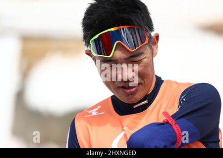 Yoshihihiro Nitta (JPN), 13 MARS 2022 - ski de fond : Relais ouvert 4x2,5 km pendant les Jeux paralympiques d'hiver de Beijing 2022 au Centre national de biathlon de Zhangjiakou, Hebei, Chine. (Photo de Yohei Osada/AFLO SPORT) Banque D'Images