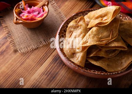 Quesadillas Doradas. Les quesadillas frits à base de tortillas de maïs peuvent être remplis avec n'importe quel plat ou ingrédient, comme la viande, la pomme de terre ou le poisson comme Banque D'Images