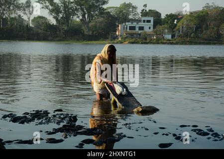 Santiniketan, Bengale-Occidental, Inde. 13th mars 2022. Activités quotidiennes de Dhobi ou lavoir de Santiniketan, Bengale-Occidental, Santiniketan (Credit image: © Samiran Nandy/Pacific Press via ZUMA Press Wire) Banque D'Images