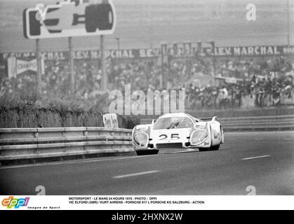 MOTORSPORT - LE MANS 24 HEURES 1970 - PHOTO : DPPI VIC ELFORD (GBR) / KURT AHRENS - PORSCHE 917 L PORSCHE KG SALZBURG - ACTION Banque D'Images