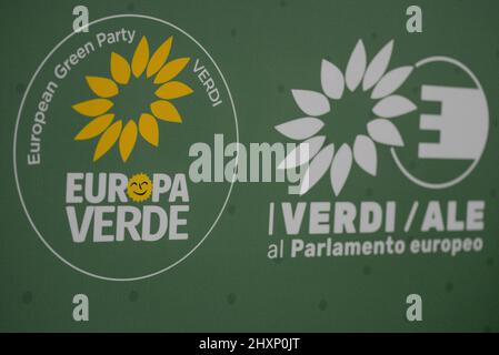 Rome, Italie. 13th mars 2022. Europa Verde, logo au cours de l'Italie sans poisons. No to war', conférence programmatique d'Europa Verde et du Parti Vert européen Verdi., News à Rome, Italie, mars 13 2022 crédit: Independent photo Agency/Alay Live News Banque D'Images