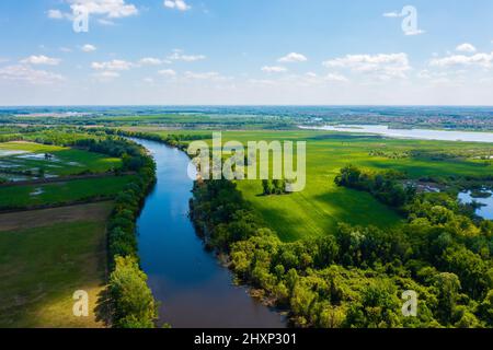 Photo aérienne sur la célèbre arrière-plan de la rivière Tisza, à côté de Toserdo. Le nom hongrois est Lakiteleki-Holt-Tisza. Banque D'Images