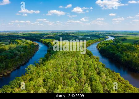 Photo aérienne sur la célèbre arrière-plan de la rivière Tisza, à côté de Toserdo. Le nom hongrois est Lakiteleki-Holt-Tisza. Banque D'Images