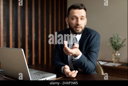 l'employé de l'entreprise conduit une entrevue avec le candidat à l'emploi, le concept de rh et l'emploi Banque D'Images