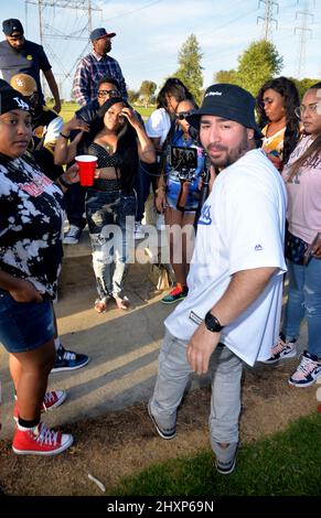 Los Angeles, Californie 13th mars 2022. Ahzel sur place à lunettes Malone et LA Giantz vidéo musicale 'les II Society' Shoot au parc régional de Hollydale le 13 mars 2022 à South Gate, Californie. Credit: Koi Sojer/Snap'n U photos/Media Punch/Alamy Live News Banque D'Images