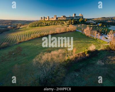 Vue aérienne de la ville médiévale de Monteriggioni, Toscane, Italie Banque D'Images