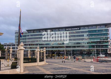 BRATISLAVA, SLOVAQUIE, 21 FÉVRIER 2022 : siège de Tatra Banka, le principal institut bancaire de Slovaquie Banque D'Images