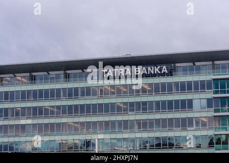 BRATISLAVA, SLOVAQUIE, 21 FÉVRIER 2022 : siège de Tatra Banka, le principal institut bancaire de Slovaquie Banque D'Images