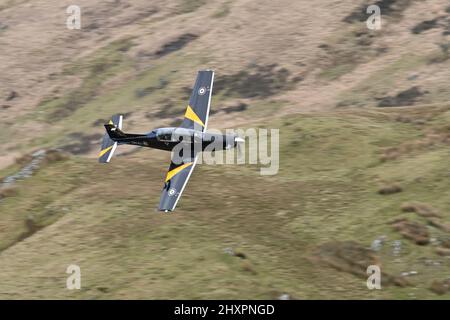 Beechcraft Texan T1 avion d'entraînement de bas niveau passe par Mach Loop Banque D'Images