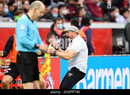 Leverkusen/Allemagne. 13th mars 2022, entraîneur de jubilation finale Steffen BAUMGART (K) Soccer 1st Bundesliga, 26th Match day, Bayer 04 Leverkusen (LEV) - FC Cologne (K) 0: 1, le 13th mars 2022 à Leverkusen/Allemagne. #DFL les règlements interdisent toute utilisation de photographies comme séquences d'images et/ou quasi-vidéo # Â Banque D'Images