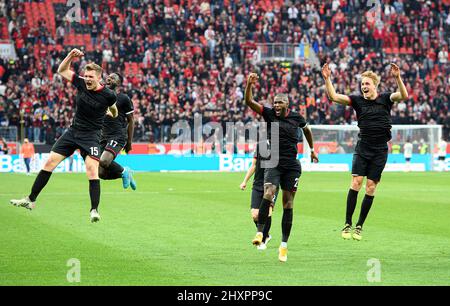 Leverkusen/Allemagne. 13th mars 2022, dernière jubilation K, de gauche à droite Luca KILIAN (K), Kingsley SCHINDLER (K) Anthony MODESTE (K), Timo HUEBERS (HÃ bers)(K) Soccer 1st Bundesliga, 26th match day, Bayer 04 Leverkusen (LEV) - FC Cologne (K) 0: 1, le 13th mars 2022, Leverkusen Allemagne. #DFL les règlements interdisent toute utilisation de photographies comme séquences d'images et/ou quasi-vidéo # Â Banque D'Images