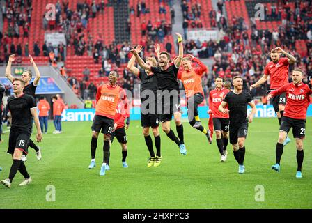 Leverkusen/Allemagne. 13th mars 2022, dernière jubilation K, de gauche à droite Luca KILIAN (K). Kingsley EHIZIBUE (K), Jonas HECTOR (K), corne de goalwart Timo (K), Ellyes SKHIRI (K), Salih OEZCAN (Ãzcan)(K), Julian CHABOT (K), corne de Jannes (K). Soccer 1st Bundesliga, 26th match day, Bayer 04 Leverkusen (LEV) - FC Cologne (K) 0: 1, le 13th mars 2022 à Leverkusen/ Allemagne. #DFL les règlements interdisent toute utilisation de photographies comme séquences d'images et/ou quasi-vidéo # Â Banque D'Images