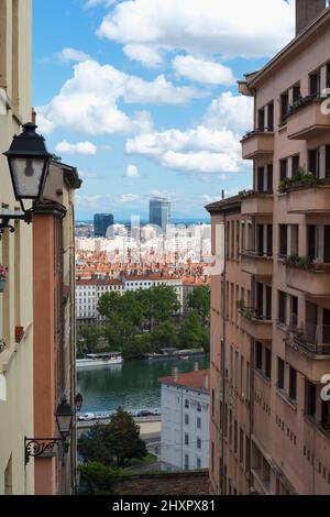 Lyon et le Rhône vu de la Croix Rousse, la place Bellevue, Rhône Alpes, France Banque D'Images