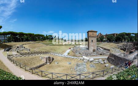 Rome, Italie - 1 août 2021 : vue sur le cirque maximus, un stade antique pour les courses hippiques et autres événements publics dans la Rome antique, Italie Banque D'Images