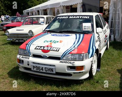 Vue de trois quarts avant d'une voiture de rallye Ford Estcourt RS Cosworth Group N 1997, exposée dans la zone des enchères du salon de l'auto classique de Londres 2021 Banque D'Images