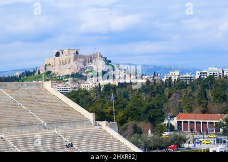 L'Acropole et le Parthénon vus du stade panathénaïque Kallimarmaro, Grèce Athènes Banque D'Images