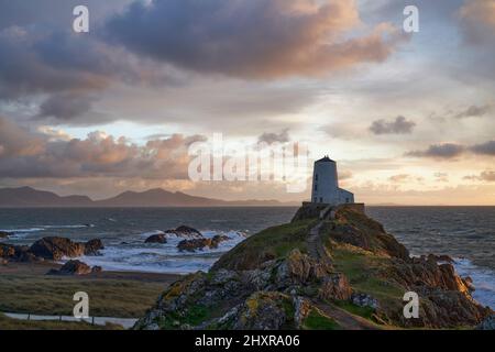 TWR Mawr Lighthouse au coucher du soleil Banque D'Images