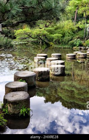 Japon, île de Honshu, Kansai, Kyoto, jardins dans un temple. Banque D'Images