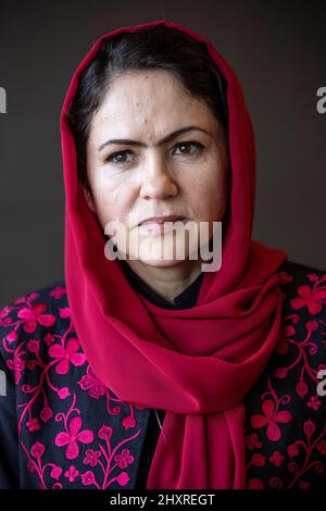 Fawzia Koofi, ancienne députée au Parlement afghan, est la première femme vice-présidente qui a reçu cette année le prix Anna Politkovskaya Banque D'Images