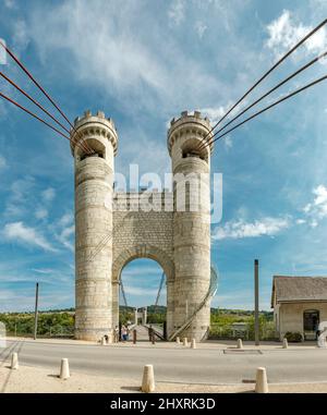 Les ponts de la Caille, Cruseilles, , France *** Légende locale *** paysage, été, montagnes, collines, personnes, pont de suspension, Banque D'Images