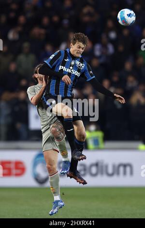 Bergame, Italie. 13th mars 2022. Giorgio Scalvini (Atalanta BC) titre pendant Atalanta BC vs Gênes CFC, football italien série A match à Bergame, Italie, Mars 13 2022 crédit: Agence de photo indépendante/Alamy Live News Banque D'Images