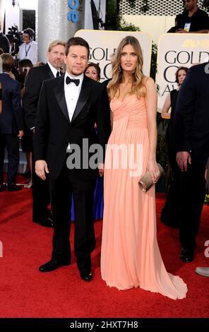 Mark Wahlberg et Rhea Durham arrivent pour la cérémonie annuelle des Golden Globe Awards 68th, qui s'est tenue à l'hôtel Beverly Hilton de Los Angeles, CA, États-Unis Banque D'Images